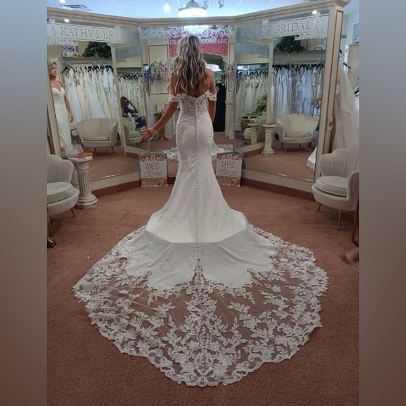 Sophia Tolli Australia Caspian Ivory wedding gown size 6 - Picture 6 of 12